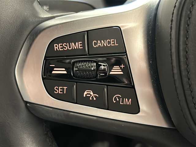 ＢＭＷ １１８ｉ Mスポーツ 新潟県 2021(令3)年 1.3万km グレー オプションカラー　ストームベイメタリック【C3N】/iDriveナビゲーション・パッケージ/・BMWライブ・コックピット/10.25インチ マルチ・ディスプレイ・メーター・パネル、/10.25インチ ワイド・コントロール・ディスプレイ/・HDDナビゲーション・システム【BT】/・BMWインテリジェント・パーソナル・アシスタント/・ETC DSRC/・BMWコネクテッド・ドライブ・プロフェッショナル/・Apple CarPlay/コンフォート・パッケージ/・オートマチック・テールゲート・オペレーション（オープン／クローズ）/・アクティブ・クルーズ・コントロール（ストップ&ゴー機能付）/・コンフォートアクセス/電動フロント・シート/ドライビングアシスト/・レーン・ディパーチャー・ウォーニング/・レーン・チェンジ・ウォーニング/・前車接近警告機能/・衝突回避・被害軽減ブレーキ/・後車衝突警告機能/・クロス・トラフィック・ウォーニング/・トラフィック・サイン・アシスト/パーキングアシスト/・パーク・ディスタンス・コントロール/・パーキング・アシスト/・リヤ・ビュー・カメラ/・リバース・アシスト/・パーク・ディスタンス・コントロール