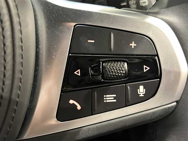 ＢＭＷ １１８ｉ Mスポーツ 新潟県 2021(令3)年 1.3万km グレー オプションカラー　ストームベイメタリック【C3N】/iDriveナビゲーション・パッケージ/・BMWライブ・コックピット/10.25インチ マルチ・ディスプレイ・メーター・パネル、/10.25インチ ワイド・コントロール・ディスプレイ/・HDDナビゲーション・システム【BT】/・BMWインテリジェント・パーソナル・アシスタント/・ETC DSRC/・BMWコネクテッド・ドライブ・プロフェッショナル/・Apple CarPlay/コンフォート・パッケージ/・オートマチック・テールゲート・オペレーション（オープン／クローズ）/・アクティブ・クルーズ・コントロール（ストップ&ゴー機能付）/・コンフォートアクセス/電動フロント・シート/ドライビングアシスト/・レーン・ディパーチャー・ウォーニング/・レーン・チェンジ・ウォーニング/・前車接近警告機能/・衝突回避・被害軽減ブレーキ/・後車衝突警告機能/・クロス・トラフィック・ウォーニング/・トラフィック・サイン・アシスト/パーキングアシスト/・パーク・ディスタンス・コントロール/・パーキング・アシスト/・リヤ・ビュー・カメラ/・リバース・アシスト/・パーク・ディスタンス・コントロール