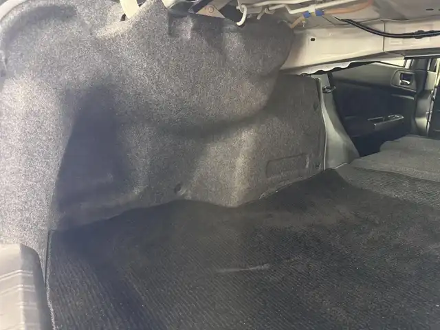 スバル ＷＲＸ ＳＴＩ STI タイプS 三重県 2014(平26)年 2.4万km クリスタルホワイトP プレミアムガソリン・ターボ/AWD/6F/【OP】純正 7インチナビ CN-LR700D/（FM/AM/CD/DVD/TV/iPod/USB/SD/MEMORY MUSIC/HDMI/VTR/ハンズフリー通話*）/バックカメラ/【OP】bremboブレーキキット フロント6pot/リヤ4pot者ブロックブレーキキャリパー/大型リヤスポイラー（タイプS標準）/HKS車高調『HIPERMAX S』＆2本出しマフラー『HI-POWER SPEC L II』/純正サス・マフラー車載/ETC/安全/・ABS/・トラクションコントロール/・サイド＆カーテンエアバッグシステム/装備/・ハーフレザーシート/・オートワイパー/・オートライト/・LEDヘッドライト/・左右独立オートエアコン/・SI-DRIVE/・パワーウインドウ/・パワーステアリング/・電動格納ドアミラー/・RAYS製 18インチ鍛造アルミホイール（18×8.5＋55）/・プッシュスタート/・スマートキーx2/・EJ20型 水平対向4気筒・DOHC16バルブターボエンジン/（カタログ値308HP/6400rpm、43.0kg・m/4400rpm）/・保/取/など/*：Bluetoothオーディオは再生不可