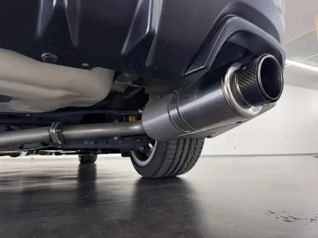 スバル ＷＲＸ ＳＴＩ STI タイプS 三重県 2014(平26)年 2.4万km クリスタルホワイトP プレミアムガソリン・ターボ/AWD/6F/【OP】純正 7インチナビ CN-LR700D/（FM/AM/CD/DVD/TV/iPod/USB/SD/MEMORY MUSIC/HDMI/VTR/ハンズフリー通話*）/バックカメラ/【OP】bremboブレーキキット フロント6pot/リヤ4pot者ブロックブレーキキャリパー/大型リヤスポイラー（タイプS標準）/HKS車高調『HIPERMAX S』＆2本出しマフラー『HI-POWER SPEC L II』/純正サス・マフラー車載/ETC/安全/・ABS/・トラクションコントロール/・サイド＆カーテンエアバッグシステム/装備/・ハーフレザーシート/・オートワイパー/・オートライト/・LEDヘッドライト/・左右独立オートエアコン/・SI-DRIVE/・パワーウインドウ/・パワーステアリング/・電動格納ドアミラー/・RAYS製 18インチ鍛造アルミホイール（18×8.5＋55）/・プッシュスタート/・スマートキーx2/・EJ20型 水平対向4気筒・DOHC16バルブターボエンジン/（カタログ値308HP/6400rpm、43.0kg・m/4400rpm）/・保/取/など/*：Bluetoothオーディオは再生不可