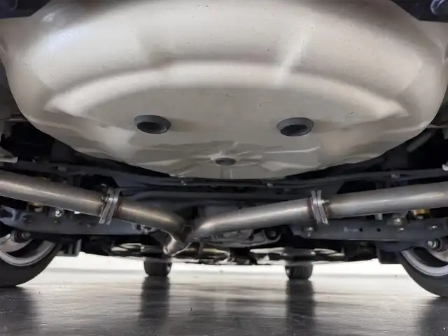 スバル ＷＲＸ ＳＴＩ STI タイプS 三重県 2014(平26)年 2.4万km クリスタルホワイトP プレミアムガソリン・ターボ/AWD/6F/【OP】純正 7インチナビ CN-LR700D/（FM/AM/CD/DVD/TV/iPod/USB/SD/MEMORY MUSIC/HDMI/VTR/ハンズフリー通話*）/バックカメラ/【OP】bremboブレーキキット フロント6pot/リヤ4pot者ブロックブレーキキャリパー/大型リヤスポイラー（タイプS標準）/HKS車高調『HIPERMAX S』＆2本出しマフラー『HI-POWER SPEC L II』/純正サス・マフラー車載/ETC/安全/・ABS/・トラクションコントロール/・サイド＆カーテンエアバッグシステム/装備/・ハーフレザーシート/・オートワイパー/・オートライト/・LEDヘッドライト/・左右独立オートエアコン/・SI-DRIVE/・パワーウインドウ/・パワーステアリング/・電動格納ドアミラー/・RAYS製 18インチ鍛造アルミホイール（18×8.5＋55）/・プッシュスタート/・スマートキーx2/・EJ20型 水平対向4気筒・DOHC16バルブターボエンジン/（カタログ値308HP/6400rpm、43.0kg・m/4400rpm）/・保/取/など/*：Bluetoothオーディオは再生不可