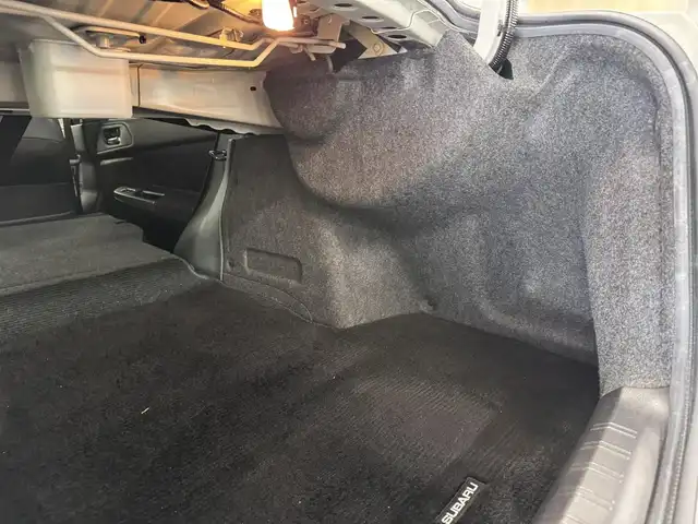 スバル ＷＲＸ ＳＴＩ STI タイプS 三重県 2014(平26)年 2.4万km クリスタルホワイトP プレミアムガソリン・ターボ/AWD/6F/【OP】純正 7インチナビ CN-LR700D/（FM/AM/CD/DVD/TV/iPod/USB/SD/MEMORY MUSIC/HDMI/VTR/ハンズフリー通話*）/バックカメラ/【OP】bremboブレーキキット フロント6pot/リヤ4pot者ブロックブレーキキャリパー/大型リヤスポイラー（タイプS標準）/HKS車高調『HIPERMAX S』＆2本出しマフラー『HI-POWER SPEC L II』/純正サス・マフラー車載/ETC/安全/・ABS/・トラクションコントロール/・サイド＆カーテンエアバッグシステム/装備/・ハーフレザーシート/・オートワイパー/・オートライト/・LEDヘッドライト/・左右独立オートエアコン/・SI-DRIVE/・パワーウインドウ/・パワーステアリング/・電動格納ドアミラー/・RAYS製 18インチ鍛造アルミホイール（18×8.5＋55）/・プッシュスタート/・スマートキーx2/・EJ20型 水平対向4気筒・DOHC16バルブターボエンジン/（カタログ値308HP/6400rpm、43.0kg・m/4400rpm）/・保/取/など/*：Bluetoothオーディオは再生不可