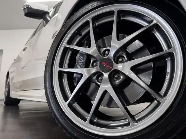 スバル ＷＲＸ ＳＴＩ STI タイプS 三重県 2014(平26)年 2.4万km クリスタルホワイトP プレミアムガソリン・ターボ/AWD/6F/【OP】純正 7インチナビ CN-LR700D/（FM/AM/CD/DVD/TV/iPod/USB/SD/MEMORY MUSIC/HDMI/VTR/ハンズフリー通話*）/バックカメラ/【OP】bremboブレーキキット フロント6pot/リヤ4pot者ブロックブレーキキャリパー/大型リヤスポイラー（タイプS標準）/HKS車高調『HIPERMAX S』＆2本出しマフラー『HI-POWER SPEC L II』/純正サス・マフラー車載/ETC/安全/・ABS/・トラクションコントロール/・サイド＆カーテンエアバッグシステム/装備/・ハーフレザーシート/・オートワイパー/・オートライト/・LEDヘッドライト/・左右独立オートエアコン/・SI-DRIVE/・パワーウインドウ/・パワーステアリング/・電動格納ドアミラー/・RAYS製 18インチ鍛造アルミホイール（18×8.5＋55）/・プッシュスタート/・スマートキーx2/・EJ20型 水平対向4気筒・DOHC16バルブターボエンジン/（カタログ値308HP/6400rpm、43.0kg・m/4400rpm）/・保/取/など/*：Bluetoothオーディオは再生不可