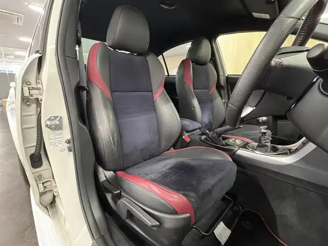 スバル ＷＲＸ ＳＴＩ STI タイプS 三重県 2014(平26)年 2.4万km クリスタルホワイトP プレミアムガソリン・ターボ/AWD/6F/【OP】純正 7インチナビ CN-LR700D/（FM/AM/CD/DVD/TV/iPod/USB/SD/MEMORY MUSIC/HDMI/VTR/ハンズフリー通話*）/バックカメラ/【OP】bremboブレーキキット フロント6pot/リヤ4pot者ブロックブレーキキャリパー/大型リヤスポイラー（タイプS標準）/HKS車高調『HIPERMAX S』＆2本出しマフラー『HI-POWER SPEC L II』/純正サス・マフラー車載/ETC/安全/・ABS/・トラクションコントロール/・サイド＆カーテンエアバッグシステム/装備/・ハーフレザーシート/・オートワイパー/・オートライト/・LEDヘッドライト/・左右独立オートエアコン/・SI-DRIVE/・パワーウインドウ/・パワーステアリング/・電動格納ドアミラー/・RAYS製 18インチ鍛造アルミホイール（18×8.5＋55）/・プッシュスタート/・スマートキーx2/・EJ20型 水平対向4気筒・DOHC16バルブターボエンジン/（カタログ値308HP/6400rpm、43.0kg・m/4400rpm）/・保/取/など/*：Bluetoothオーディオは再生不可
