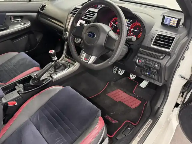 スバル ＷＲＸ ＳＴＩ STI タイプS 三重県 2014(平26)年 2.4万km クリスタルホワイトP プレミアムガソリン・ターボ/AWD/6F/【OP】純正 7インチナビ CN-LR700D/（FM/AM/CD/DVD/TV/iPod/USB/SD/MEMORY MUSIC/HDMI/VTR/ハンズフリー通話*）/バックカメラ/【OP】bremboブレーキキット フロント6pot/リヤ4pot者ブロックブレーキキャリパー/大型リヤスポイラー（タイプS標準）/HKS車高調『HIPERMAX S』＆2本出しマフラー『HI-POWER SPEC L II』/純正サス・マフラー車載/ETC/安全/・ABS/・トラクションコントロール/・サイド＆カーテンエアバッグシステム/装備/・ハーフレザーシート/・オートワイパー/・オートライト/・LEDヘッドライト/・左右独立オートエアコン/・SI-DRIVE/・パワーウインドウ/・パワーステアリング/・電動格納ドアミラー/・RAYS製 18インチ鍛造アルミホイール（18×8.5＋55）/・プッシュスタート/・スマートキーx2/・EJ20型 水平対向4気筒・DOHC16バルブターボエンジン/（カタログ値308HP/6400rpm、43.0kg・m/4400rpm）/・保/取/など/*：Bluetoothオーディオは再生不可