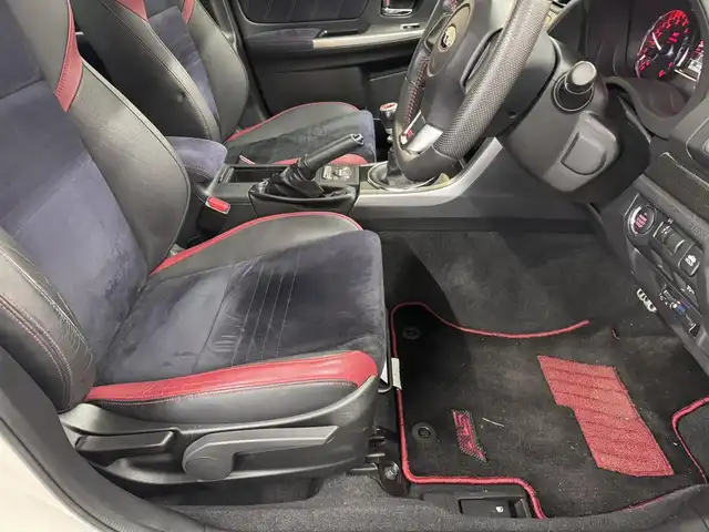 スバル ＷＲＸ ＳＴＩ STI タイプS 三重県 2014(平26)年 2.4万km クリスタルホワイトP プレミアムガソリン・ターボ/AWD/6F/【OP】純正 7インチナビ CN-LR700D/（FM/AM/CD/DVD/TV/iPod/USB/SD/MEMORY MUSIC/HDMI/VTR/ハンズフリー通話*）/バックカメラ/【OP】bremboブレーキキット フロント6pot/リヤ4pot者ブロックブレーキキャリパー/大型リヤスポイラー（タイプS標準）/HKS車高調『HIPERMAX S』＆2本出しマフラー『HI-POWER SPEC L II』/純正サス・マフラー車載/ETC/安全/・ABS/・トラクションコントロール/・サイド＆カーテンエアバッグシステム/装備/・ハーフレザーシート/・オートワイパー/・オートライト/・LEDヘッドライト/・左右独立オートエアコン/・SI-DRIVE/・パワーウインドウ/・パワーステアリング/・電動格納ドアミラー/・RAYS製 18インチ鍛造アルミホイール（18×8.5＋55）/・プッシュスタート/・スマートキーx2/・EJ20型 水平対向4気筒・DOHC16バルブターボエンジン/（カタログ値308HP/6400rpm、43.0kg・m/4400rpm）/・保/取/など/*：Bluetoothオーディオは再生不可