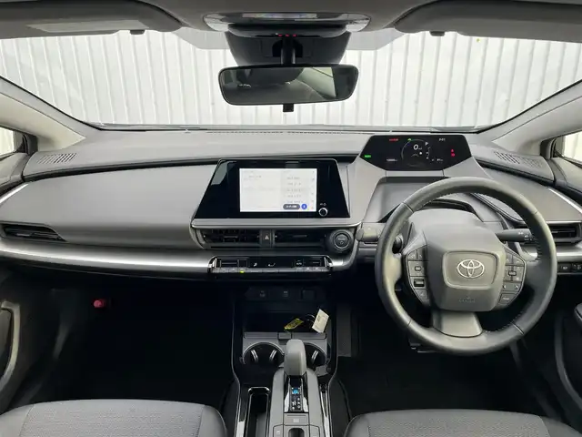 トヨタ プリウス U 滋賀県 2024(令6)年 1.4万km アティチュードブラックマイカ 純正ディスプレイオーディオ/・Bluetooth/フルセグ/・USB/Car Play/バックカメラ/革巻きステアリング/ステアリングリモコン/レーダークルコン/ETC2.0/オートリトラミラー/トヨタセーフティセンス/・レーンディパーチャーアラート/・プリクラッシュセーフティ/・パーキングサポートブレーキ/・クリアランスソナー/・ロードサインアシスト/オートハイビーム/LEDヘッドライト/スマートキー
