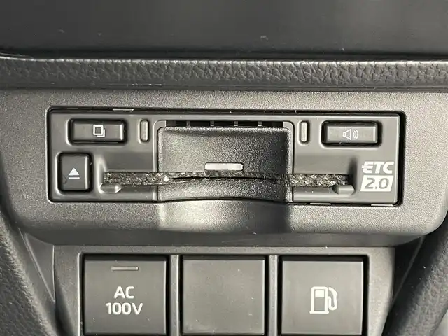 トヨタ プリウス U 滋賀県 2024(令6)年 1.4万km アティチュードブラックマイカ 純正ディスプレイオーディオ/・Bluetooth/フルセグ/・USB/Car Play/バックカメラ/革巻きステアリング/ステアリングリモコン/レーダークルコン/ETC2.0/オートリトラミラー/トヨタセーフティセンス/・レーンディパーチャーアラート/・プリクラッシュセーフティ/・パーキングサポートブレーキ/・クリアランスソナー/・ロードサインアシスト/オートハイビーム/LEDヘッドライト/スマートキー