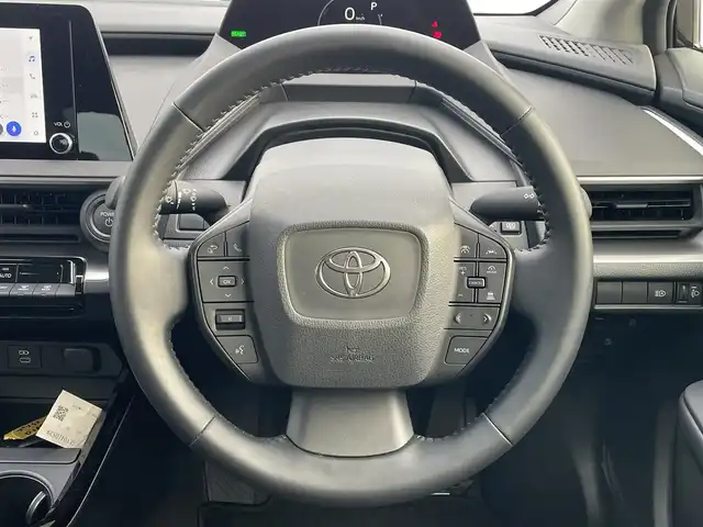 トヨタ プリウス U 滋賀県 2024(令6)年 1.4万km アティチュードブラックマイカ 純正ディスプレイオーディオ/・Bluetooth/フルセグ/・USB/Car Play/バックカメラ/革巻きステアリング/ステアリングリモコン/レーダークルコン/ETC2.0/オートリトラミラー/トヨタセーフティセンス/・レーンディパーチャーアラート/・プリクラッシュセーフティ/・パーキングサポートブレーキ/・クリアランスソナー/・ロードサインアシスト/オートハイビーム/LEDヘッドライト/スマートキー