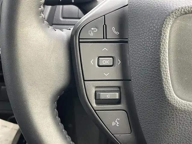 トヨタ プリウス U 滋賀県 2024(令6)年 1.4万km アティチュードブラックマイカ 純正ディスプレイオーディオ/・Bluetooth/フルセグ/・USB/Car Play/バックカメラ/革巻きステアリング/ステアリングリモコン/レーダークルコン/ETC2.0/オートリトラミラー/トヨタセーフティセンス/・レーンディパーチャーアラート/・プリクラッシュセーフティ/・パーキングサポートブレーキ/・クリアランスソナー/・ロードサインアシスト/オートハイビーム/LEDヘッドライト/スマートキー