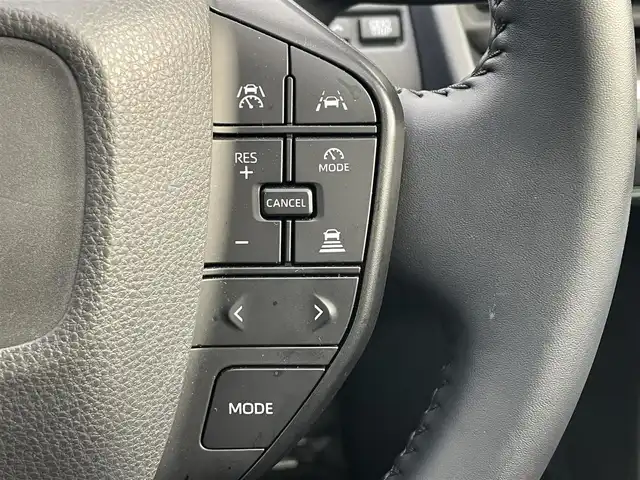 トヨタ プリウス U 滋賀県 2024(令6)年 1.4万km アティチュードブラックマイカ 純正ディスプレイオーディオ/・Bluetooth/フルセグ/・USB/Car Play/バックカメラ/革巻きステアリング/ステアリングリモコン/レーダークルコン/ETC2.0/オートリトラミラー/トヨタセーフティセンス/・レーンディパーチャーアラート/・プリクラッシュセーフティ/・パーキングサポートブレーキ/・クリアランスソナー/・ロードサインアシスト/オートハイビーム/LEDヘッドライト/スマートキー