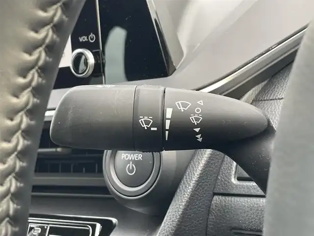 トヨタ プリウス U 滋賀県 2024(令6)年 1.4万km アティチュードブラックマイカ 純正ディスプレイオーディオ/・Bluetooth/フルセグ/・USB/Car Play/バックカメラ/革巻きステアリング/ステアリングリモコン/レーダークルコン/ETC2.0/オートリトラミラー/トヨタセーフティセンス/・レーンディパーチャーアラート/・プリクラッシュセーフティ/・パーキングサポートブレーキ/・クリアランスソナー/・ロードサインアシスト/オートハイビーム/LEDヘッドライト/スマートキー