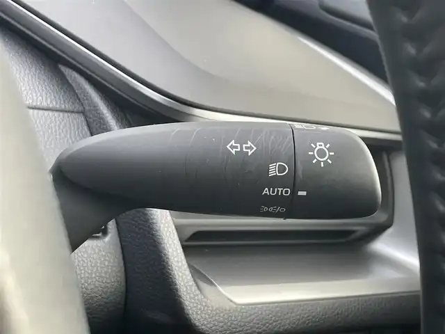 トヨタ プリウス U 滋賀県 2024(令6)年 1.4万km アティチュードブラックマイカ 純正ディスプレイオーディオ/・Bluetooth/フルセグ/・USB/Car Play/バックカメラ/革巻きステアリング/ステアリングリモコン/レーダークルコン/ETC2.0/オートリトラミラー/トヨタセーフティセンス/・レーンディパーチャーアラート/・プリクラッシュセーフティ/・パーキングサポートブレーキ/・クリアランスソナー/・ロードサインアシスト/オートハイビーム/LEDヘッドライト/スマートキー