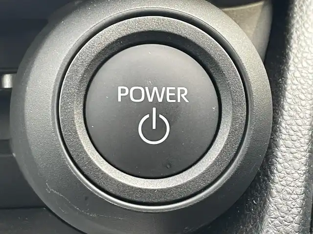 トヨタ プリウス U 滋賀県 2024(令6)年 1.4万km アティチュードブラックマイカ 純正ディスプレイオーディオ/・Bluetooth/フルセグ/・USB/Car Play/バックカメラ/革巻きステアリング/ステアリングリモコン/レーダークルコン/ETC2.0/オートリトラミラー/トヨタセーフティセンス/・レーンディパーチャーアラート/・プリクラッシュセーフティ/・パーキングサポートブレーキ/・クリアランスソナー/・ロードサインアシスト/オートハイビーム/LEDヘッドライト/スマートキー