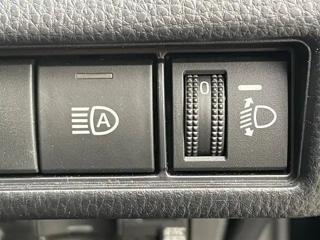 トヨタ プリウス U 滋賀県 2024(令6)年 1.4万km アティチュードブラックマイカ 純正ディスプレイオーディオ/・Bluetooth/フルセグ/・USB/Car Play/バックカメラ/革巻きステアリング/ステアリングリモコン/レーダークルコン/ETC2.0/オートリトラミラー/トヨタセーフティセンス/・レーンディパーチャーアラート/・プリクラッシュセーフティ/・パーキングサポートブレーキ/・クリアランスソナー/・ロードサインアシスト/オートハイビーム/LEDヘッドライト/スマートキー