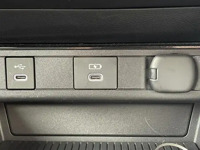 トヨタ プリウス U 滋賀県 2024(令6)年 1.4万km アティチュードブラックマイカ 純正ディスプレイオーディオ/・Bluetooth/フルセグ/・USB/Car Play/バックカメラ/革巻きステアリング/ステアリングリモコン/レーダークルコン/ETC2.0/オートリトラミラー/トヨタセーフティセンス/・レーンディパーチャーアラート/・プリクラッシュセーフティ/・パーキングサポートブレーキ/・クリアランスソナー/・ロードサインアシスト/オートハイビーム/LEDヘッドライト/スマートキー