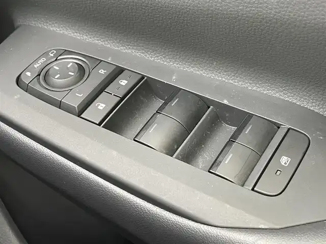 トヨタ プリウス U 滋賀県 2024(令6)年 1.4万km アティチュードブラックマイカ 純正ディスプレイオーディオ/・Bluetooth/フルセグ/・USB/Car Play/バックカメラ/革巻きステアリング/ステアリングリモコン/レーダークルコン/ETC2.0/オートリトラミラー/トヨタセーフティセンス/・レーンディパーチャーアラート/・プリクラッシュセーフティ/・パーキングサポートブレーキ/・クリアランスソナー/・ロードサインアシスト/オートハイビーム/LEDヘッドライト/スマートキー