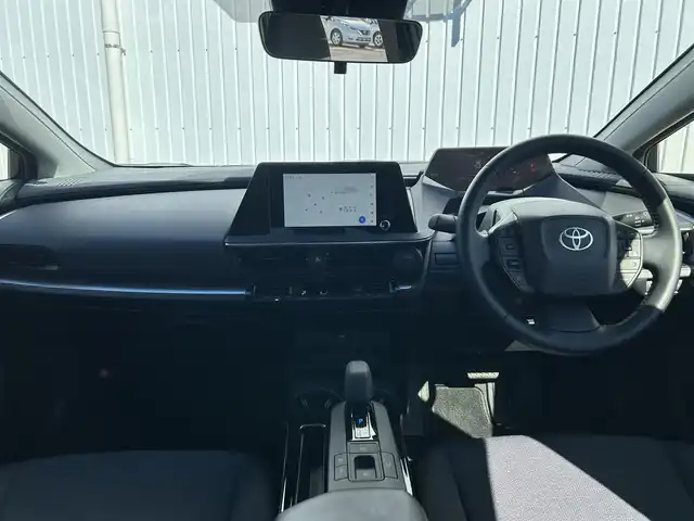 トヨタ プリウス U 熊本県 2024(令6)年 1.4万km アティチュードブラックマイカ 純正ディスプレイオーディオ/・AM/FM/BT/USB/Miracast/・フルセグTV/・バックカメラ/トヨタセーフティセンス/・レーンディパーチャーアラート/・プリクラッシュセーフティ/・パーキングサポートブレーキ/・クリアランスソナー/・ロードサインアシスト/革巻きステアリング/・ステアリングスイッチ/レーダークルーズコントロール/ETC2.0/ヘッドライトレべライザー/オートハイビーム/電動格納ミラー/・ウィンカーミラー/・オートリトラミラー/スマートキー/EVモード/ECOモード/POWERモード
