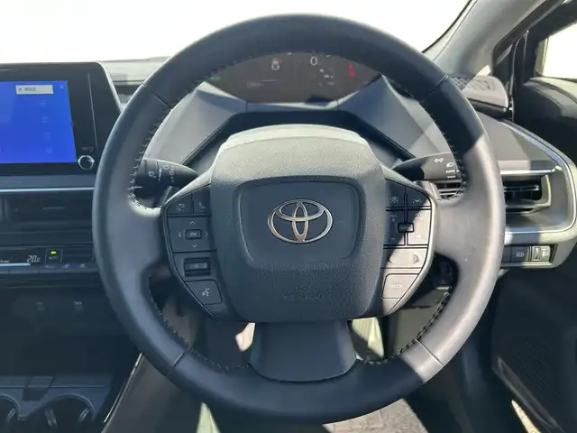 トヨタ プリウス U 熊本県 2024(令6)年 1.4万km アティチュードブラックマイカ 純正ディスプレイオーディオ/・AM/FM/BT/USB/Miracast/・フルセグTV/・バックカメラ/トヨタセーフティセンス/・レーンディパーチャーアラート/・プリクラッシュセーフティ/・パーキングサポートブレーキ/・クリアランスソナー/・ロードサインアシスト/革巻きステアリング/・ステアリングスイッチ/レーダークルーズコントロール/ETC2.0/ヘッドライトレべライザー/オートハイビーム/電動格納ミラー/・ウィンカーミラー/・オートリトラミラー/スマートキー/EVモード/ECOモード/POWERモード