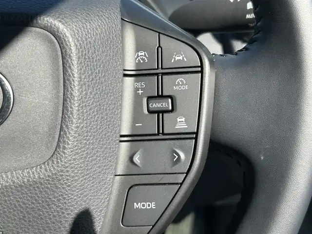 トヨタ プリウス U 熊本県 2024(令6)年 1.4万km アティチュードブラックマイカ 純正ディスプレイオーディオ/・AM/FM/BT/USB/Miracast/・フルセグTV/・バックカメラ/トヨタセーフティセンス/・レーンディパーチャーアラート/・プリクラッシュセーフティ/・パーキングサポートブレーキ/・クリアランスソナー/・ロードサインアシスト/革巻きステアリング/・ステアリングスイッチ/レーダークルーズコントロール/ETC2.0/ヘッドライトレべライザー/オートハイビーム/電動格納ミラー/・ウィンカーミラー/・オートリトラミラー/スマートキー/EVモード/ECOモード/POWERモード