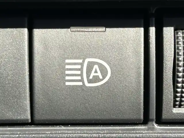 トヨタ プリウス U 熊本県 2024(令6)年 1.4万km アティチュードブラックマイカ 純正ディスプレイオーディオ/・AM/FM/BT/USB/Miracast/・フルセグTV/・バックカメラ/トヨタセーフティセンス/・レーンディパーチャーアラート/・プリクラッシュセーフティ/・パーキングサポートブレーキ/・クリアランスソナー/・ロードサインアシスト/革巻きステアリング/・ステアリングスイッチ/レーダークルーズコントロール/ETC2.0/ヘッドライトレべライザー/オートハイビーム/電動格納ミラー/・ウィンカーミラー/・オートリトラミラー/スマートキー/EVモード/ECOモード/POWERモード