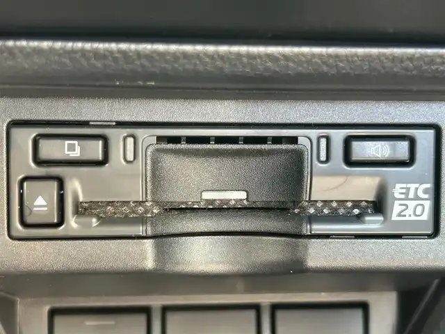 トヨタ プリウス U 熊本県 2024(令6)年 1.4万km アティチュードブラックマイカ 純正ディスプレイオーディオ/・AM/FM/BT/USB/Miracast/・フルセグTV/・バックカメラ/トヨタセーフティセンス/・レーンディパーチャーアラート/・プリクラッシュセーフティ/・パーキングサポートブレーキ/・クリアランスソナー/・ロードサインアシスト/革巻きステアリング/・ステアリングスイッチ/レーダークルーズコントロール/ETC2.0/ヘッドライトレべライザー/オートハイビーム/電動格納ミラー/・ウィンカーミラー/・オートリトラミラー/スマートキー/EVモード/ECOモード/POWERモード