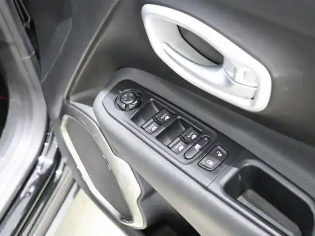 クライスラー・ジープ ジープ レネゲード リミテッド 静岡県 2019(平31)年 1.7万km ブラック 純正ナビ /フルセグTV /AppleCarPlay /バックカメラ /ACC LKA BSM /黒革シート /シートヒーター /ステアヒーター /前席パワーシート/LEDヘッドライト /コーナーセンサー /ETC /アイドリングストップ