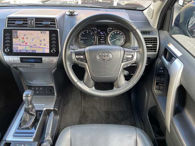 トヨタ ランドクルーザー プラド TX Lパッケージ 神奈川県 2021(令3)年 6.9万km アティチュードブラックマイカ ワンオーナー					/純正9インチメモリーナビ				/・DTV/BT/USB								/全方位カメラ	/クリアランスソナー/電動ムーンルーフ									/ブラックレザーシート/前席パワーシート					/前席シートヒーター/エアーシート					/ビルトインETC2.0					/ToyotaSafetySense					/・プリクラッシュセーフティ		/・レーンディパーチャーアラート/・ロードサインアシスト					/・オートマチックハイビーム					/ダウンヒルアシストコントロールシステム								/純正17インチAW				/オートライト					/純正LEDヘッドライト					/フロント/バックフォグ					/プッシュEgスタート/ストップ					/スマートキー×2/ターンランプ付オートリトラミラー/純正フロアマット/取扱説明書					/ナビ取扱説明書		/保証書付整備手帳