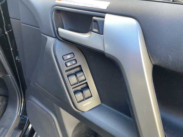 トヨタ ランドクルーザー プラド TX Lパッケージ 神奈川県 2021(令3)年 6.9万km アティチュードブラックマイカ ワンオーナー					/純正9インチメモリーナビ				/・DTV/BT/USB								/全方位カメラ	/クリアランスソナー/電動ムーンルーフ									/ブラックレザーシート/前席パワーシート					/前席シートヒーター/エアーシート					/ビルトインETC2.0					/ToyotaSafetySense					/・プリクラッシュセーフティ		/・レーンディパーチャーアラート/・ロードサインアシスト					/・オートマチックハイビーム					/ダウンヒルアシストコントロールシステム								/純正17インチAW				/オートライト					/純正LEDヘッドライト					/フロント/バックフォグ					/プッシュEgスタート/ストップ					/スマートキー×2/ターンランプ付オートリトラミラー/純正フロアマット/取扱説明書					/ナビ取扱説明書		/保証書付整備手帳