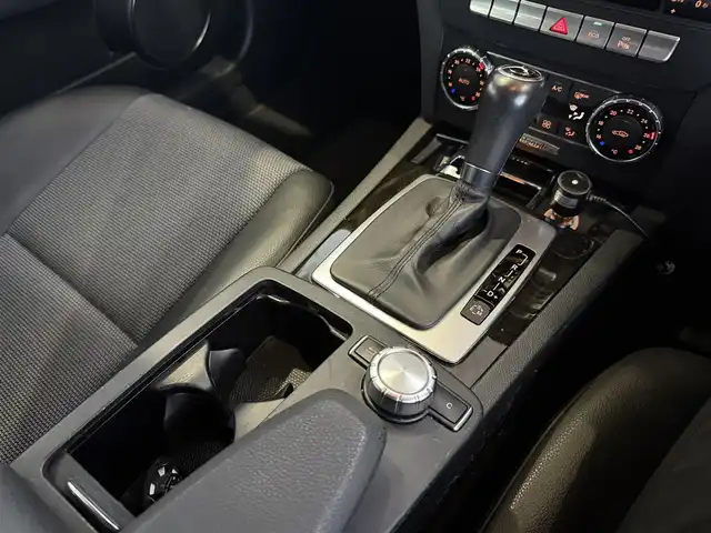 メルセデス・ベンツ Ｃ２００ ブルーエフィシェンシーW AVG 京都府 2012(平24)年 8.9万km ファイアオパール 純正マルチナビ、地デジ/パドルシフト/ステアリングスイッチ/パドルシフト/オートライト/クルーズコントロール/バックカメラ/ディスチャージ/保証書/取扱説明書