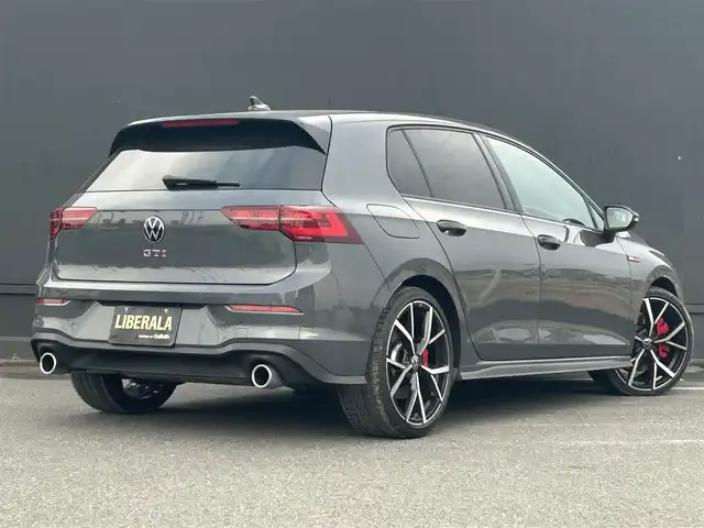 フォルクスワーゲン ＶＷ ゴルフ ＧＴＩ 茨城県 2022(令4)年 1.9万km ドルフィングレーメタリック ワンオーナー/レッドブレーキキャリパー/Wスマホチャージ/前後ドラレコ/ハンドルヒーター/前席シートヒーター/Rプライバシーガラス/LEDマトリクスヘッドライト/前後コーナーセンサー/デジタルコックピットプロ/ディスカバープロ/アップルカープレイ/フルセグTV/ETC2.0/Bカメラ