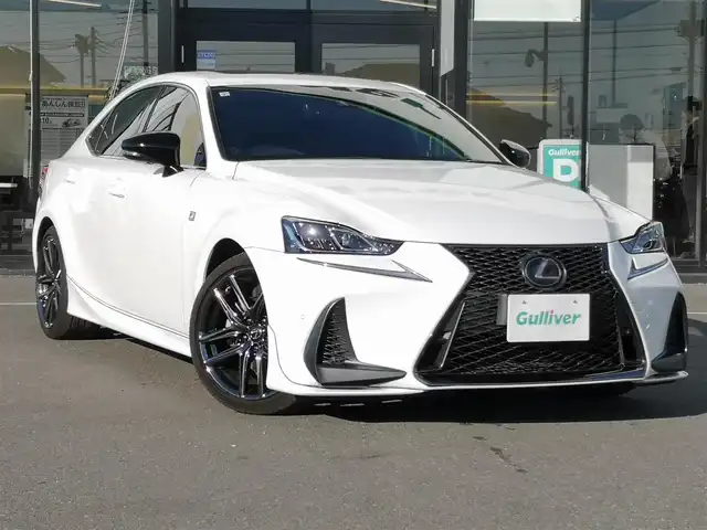 レクサス ＩＳ 300h Fスポーツ 茨城県 2020(令2)年 3.2万km ホワイトノーヴァガラスフレーク 純正ナビ/【AM・FM・DISC・SD・USB・BT・AUX・TV】/サンルーフ/パワーシート/シートメモリ/シートヒーター/エアシート/ステアリングヒーター/レーダークルコン/Bカメラ/ETC2.0/前後コーナーセンサー/パドルシフト/ステリモ/前後ドラレコ/オートライト/LEDライト/純正フロアマット/純正アルミホイール