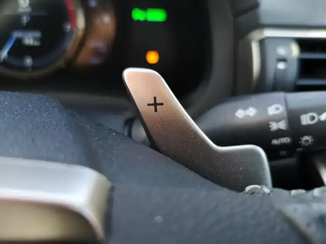 レクサス ＩＳ 300h Fスポーツ 茨城県 2020(令2)年 3.2万km ホワイトノーヴァガラスフレーク 純正ナビ/【AM・FM・DISC・SD・USB・BT・AUX・TV】/サンルーフ/パワーシート/シートメモリ/シートヒーター/エアシート/ステアリングヒーター/レーダークルコン/Bカメラ/ETC2.0/前後コーナーセンサー/パドルシフト/ステリモ/前後ドラレコ/オートライト/LEDライト/純正フロアマット/純正アルミホイール