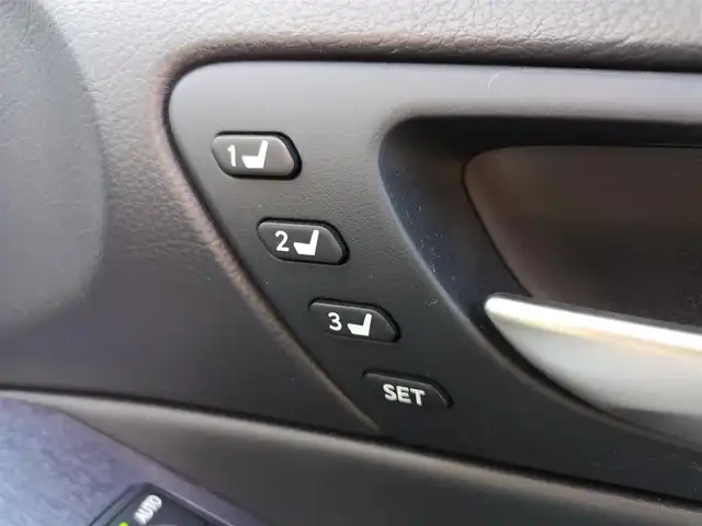 レクサス ＩＳ 300h Fスポーツ 茨城県 2020(令2)年 3.2万km ホワイトノーヴァガラスフレーク 純正ナビ/【AM・FM・DISC・SD・USB・BT・AUX・TV】/サンルーフ/パワーシート/シートメモリ/シートヒーター/エアシート/ステアリングヒーター/レーダークルコン/Bカメラ/ETC2.0/前後コーナーセンサー/パドルシフト/ステリモ/前後ドラレコ/オートライト/LEDライト/純正フロアマット/純正アルミホイール