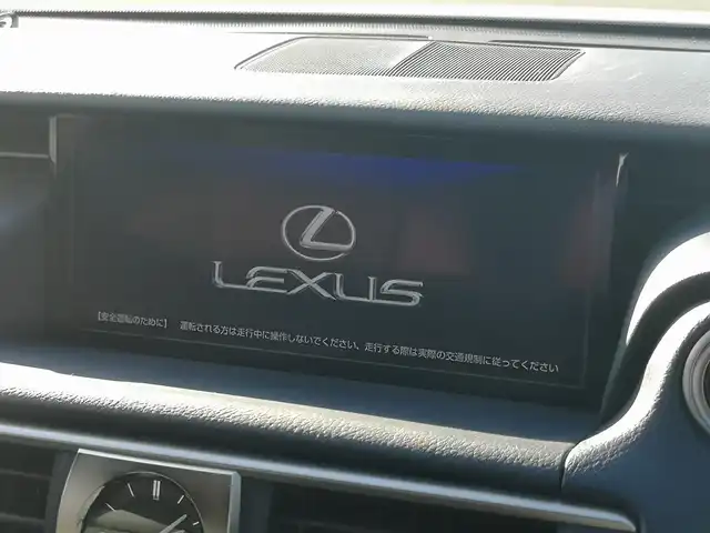 レクサス ＩＳ 300h Fスポーツ 茨城県 2020(令2)年 3.2万km ホワイトノーヴァガラスフレーク 純正ナビ/【AM・FM・DISC・SD・USB・BT・AUX・TV】/サンルーフ/パワーシート/シートメモリ/シートヒーター/エアシート/ステアリングヒーター/レーダークルコン/Bカメラ/ETC2.0/前後コーナーセンサー/パドルシフト/ステリモ/前後ドラレコ/オートライト/LEDライト/純正フロアマット/純正アルミホイール