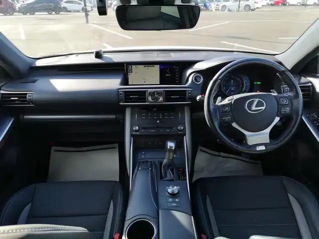レクサス ＩＳ 300h Fスポーツ 茨城県 2020(令2)年 3.2万km ホワイトノーヴァガラスフレーク 純正ナビ/【AM・FM・DISC・SD・USB・BT・AUX・TV】/サンルーフ/パワーシート/シートメモリ/シートヒーター/エアシート/ステアリングヒーター/レーダークルコン/Bカメラ/ETC2.0/前後コーナーセンサー/パドルシフト/ステリモ/前後ドラレコ/オートライト/LEDライト/純正フロアマット/純正アルミホイール