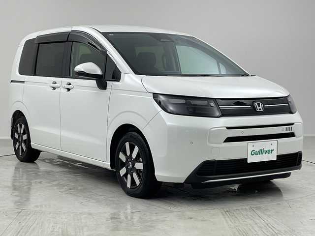 ホンダ フリード ハイブリット e:HEV AIR EX 茨城県 2025(令7)年 0.6万km プラチナホワイトパール 純正ディスプレイオーディオ　バックモニター　衝突軽減ブレーキ　両側電動スライドドア　シートヒーター　追従クルコン　ドライブレコーダー　ビルトインＥＴＣ　スマートキ―　ＬＥＤライト　オートライト　禁煙車