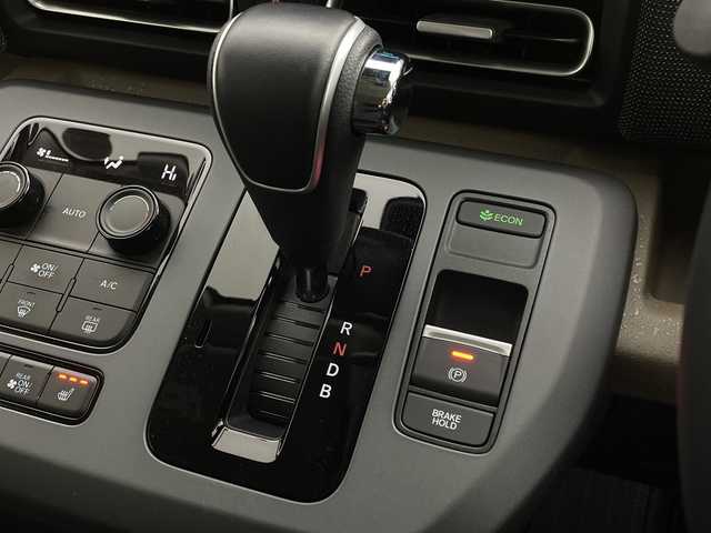 ホンダ フリード ハイブリット e:HEV AIR EX 茨城県 2025(令7)年 0.6万km プラチナホワイトパール 純正ディスプレイオーディオ　バックモニター　衝突軽減ブレーキ　両側電動スライドドア　シートヒーター　追従クルコン　ドライブレコーダー　ビルトインＥＴＣ　スマートキ―　ＬＥＤライト　オートライト　禁煙車