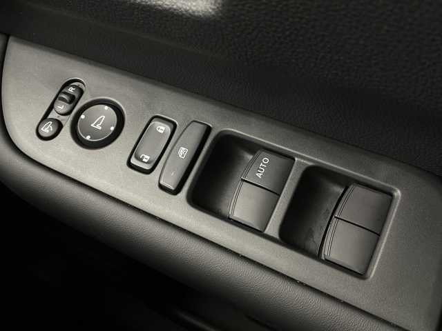 ホンダ フリード ハイブリット e:HEV AIR EX 茨城県 2025(令7)年 0.6万km プラチナホワイトパール 純正ディスプレイオーディオ　バックモニター　衝突軽減ブレーキ　両側電動スライドドア　シートヒーター　追従クルコン　ドライブレコーダー　ビルトインＥＴＣ　スマートキ―　ＬＥＤライト　オートライト　禁煙車