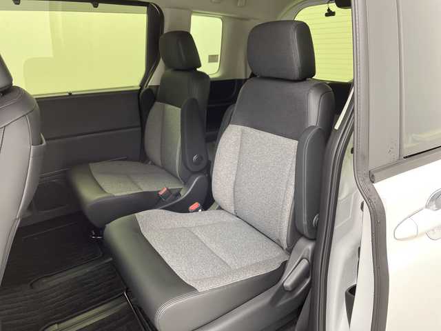 ホンダ フリード ハイブリット e:HEV AIR EX 茨城県 2025(令7)年 0.6万km プラチナホワイトパール 純正ディスプレイオーディオ　バックモニター　衝突軽減ブレーキ　両側電動スライドドア　シートヒーター　追従クルコン　ドライブレコーダー　ビルトインＥＴＣ　スマートキ―　ＬＥＤライト　オートライト　禁煙車