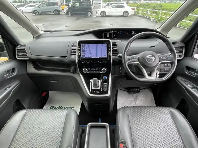 日産 セレナ e－パワー ハイウェイスター V 佐賀県 2018(平30)年 7.7万km ダイヤモンドブラック 純正9インチSDナビゲーション/・フルセグTV/CD/DVD/SD/Bluetooth/アラウンドビューモニター/前方ドライブレコーダー/ビルトインETC/インテリジェントルームミラー/後席エアコン/両側パワースライドドア/電子パーキングブレーキ/AUTO HOLD機能/合皮シート/D＋N席シートヒーター/後席用サイドサンシェード/ISOFIX対応/革巻きステアリング/ステアリングヒーター/ステアリングリモコン/純正15インチアルミホイール/純正LEDヘッドライト/純正フォグランプ/純正フロアマット/純正ドアバイザ―/新車保証書/取扱説明書/スペアキー１本/セーフティパックB/・インテリジェントクルーズコントロール/・エマージェンシーブレーキ/・レーンディパーチャーワーニング/・ブラインドスポットワーニング/・クリアランスソナー/・標識認識機能