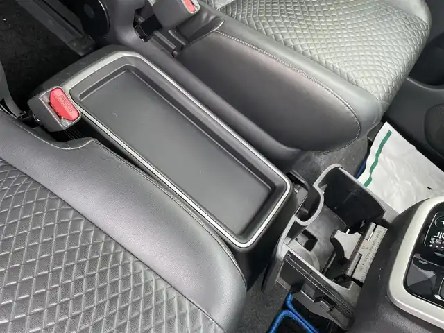 日産 セレナ e－パワー ハイウェイスター V 佐賀県 2018(平30)年 7.7万km ダイヤモンドブラック 純正9インチSDナビゲーション/・フルセグTV/CD/DVD/SD/Bluetooth/アラウンドビューモニター/前方ドライブレコーダー/ビルトインETC/インテリジェントルームミラー/後席エアコン/両側パワースライドドア/電子パーキングブレーキ/AUTO HOLD機能/合皮シート/D＋N席シートヒーター/後席用サイドサンシェード/ISOFIX対応/革巻きステアリング/ステアリングヒーター/ステアリングリモコン/純正15インチアルミホイール/純正LEDヘッドライト/純正フォグランプ/純正フロアマット/純正ドアバイザ―/新車保証書/取扱説明書/スペアキー１本/セーフティパックB/・インテリジェントクルーズコントロール/・エマージェンシーブレーキ/・レーンディパーチャーワーニング/・ブラインドスポットワーニング/・クリアランスソナー/・標識認識機能