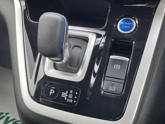 日産 セレナ e－パワー ハイウェイスター V 佐賀県 2018(平30)年 7.7万km ダイヤモンドブラック 純正9インチSDナビゲーション/・フルセグTV/CD/DVD/SD/Bluetooth/アラウンドビューモニター/前方ドライブレコーダー/ビルトインETC/インテリジェントルームミラー/後席エアコン/両側パワースライドドア/電子パーキングブレーキ/AUTO HOLD機能/合皮シート/D＋N席シートヒーター/後席用サイドサンシェード/ISOFIX対応/革巻きステアリング/ステアリングヒーター/ステアリングリモコン/純正15インチアルミホイール/純正LEDヘッドライト/純正フォグランプ/純正フロアマット/純正ドアバイザ―/新車保証書/取扱説明書/スペアキー１本/セーフティパックB/・インテリジェントクルーズコントロール/・エマージェンシーブレーキ/・レーンディパーチャーワーニング/・ブラインドスポットワーニング/・クリアランスソナー/・標識認識機能