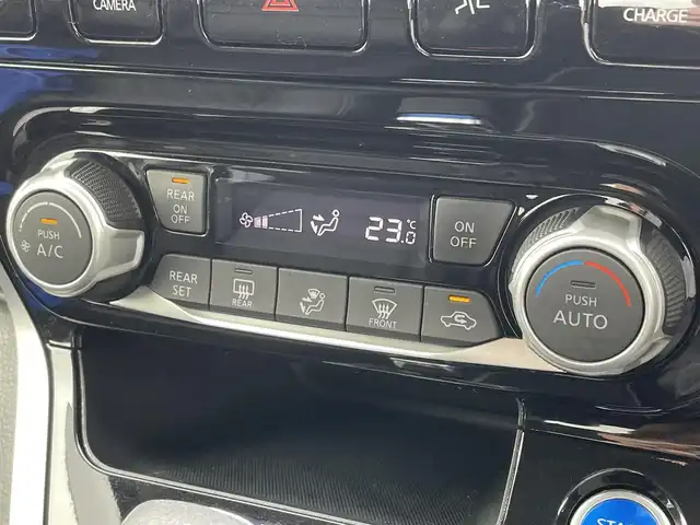 日産 セレナ e－パワー ハイウェイスター V 佐賀県 2018(平30)年 7.7万km ダイヤモンドブラック 純正9インチSDナビゲーション/・フルセグTV/CD/DVD/SD/Bluetooth/アラウンドビューモニター/前方ドライブレコーダー/ビルトインETC/インテリジェントルームミラー/後席エアコン/両側パワースライドドア/電子パーキングブレーキ/AUTO HOLD機能/合皮シート/D＋N席シートヒーター/後席用サイドサンシェード/ISOFIX対応/革巻きステアリング/ステアリングヒーター/ステアリングリモコン/純正15インチアルミホイール/純正LEDヘッドライト/純正フォグランプ/純正フロアマット/純正ドアバイザ―/新車保証書/取扱説明書/スペアキー１本/セーフティパックB/・インテリジェントクルーズコントロール/・エマージェンシーブレーキ/・レーンディパーチャーワーニング/・ブラインドスポットワーニング/・クリアランスソナー/・標識認識機能