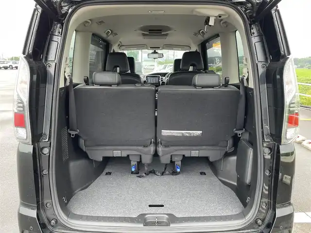 日産 セレナ e－パワー ハイウェイスター V 佐賀県 2018(平30)年 7.7万km ダイヤモンドブラック 純正9インチSDナビゲーション/・フルセグTV/CD/DVD/SD/Bluetooth/アラウンドビューモニター/前方ドライブレコーダー/ビルトインETC/インテリジェントルームミラー/後席エアコン/両側パワースライドドア/電子パーキングブレーキ/AUTO HOLD機能/合皮シート/D＋N席シートヒーター/後席用サイドサンシェード/ISOFIX対応/革巻きステアリング/ステアリングヒーター/ステアリングリモコン/純正15インチアルミホイール/純正LEDヘッドライト/純正フォグランプ/純正フロアマット/純正ドアバイザ―/新車保証書/取扱説明書/スペアキー１本/セーフティパックB/・インテリジェントクルーズコントロール/・エマージェンシーブレーキ/・レーンディパーチャーワーニング/・ブラインドスポットワーニング/・クリアランスソナー/・標識認識機能