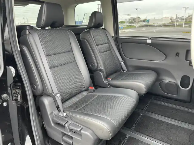 日産 セレナ e－パワー ハイウェイスター V 佐賀県 2018(平30)年 7.7万km ダイヤモンドブラック 純正9インチSDナビゲーション/・フルセグTV/CD/DVD/SD/Bluetooth/アラウンドビューモニター/前方ドライブレコーダー/ビルトインETC/インテリジェントルームミラー/後席エアコン/両側パワースライドドア/電子パーキングブレーキ/AUTO HOLD機能/合皮シート/D＋N席シートヒーター/後席用サイドサンシェード/ISOFIX対応/革巻きステアリング/ステアリングヒーター/ステアリングリモコン/純正15インチアルミホイール/純正LEDヘッドライト/純正フォグランプ/純正フロアマット/純正ドアバイザ―/新車保証書/取扱説明書/スペアキー１本/セーフティパックB/・インテリジェントクルーズコントロール/・エマージェンシーブレーキ/・レーンディパーチャーワーニング/・ブラインドスポットワーニング/・クリアランスソナー/・標識認識機能