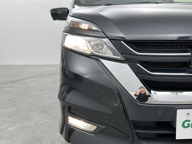 日産 セレナ ハイウェイスター 群馬県 2017(平29)年 5.3万km ダイヤモンドブラック 純正９型ナビ　純正１１型後席モニター　全周囲カメラ　衝突軽減ブレーキ　ハンズフリー両側電動スライドドア　ビルトインＥＴＣ　ドライブレコーダー　クリアランスソナー　オートライト　スマートキー　禁煙車