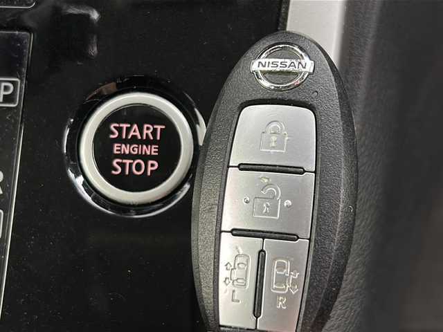 日産 セレナ ハイウェイスター 群馬県 2017(平29)年 5.3万km ダイヤモンドブラック 純正９型ナビ　純正１１型後席モニター　全周囲カメラ　衝突軽減ブレーキ　ハンズフリー両側電動スライドドア　ビルトインＥＴＣ　ドライブレコーダー　クリアランスソナー　オートライト　スマートキー　禁煙車
