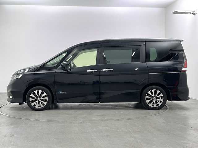 日産 セレナ ハイウェイスター 群馬県 2017(平29)年 5.3万km ダイヤモンドブラック 純正９型ナビ　純正１１型後席モニター　全周囲カメラ　衝突軽減ブレーキ　ハンズフリー両側電動スライドドア　ビルトインＥＴＣ　ドライブレコーダー　クリアランスソナー　オートライト　スマートキー　禁煙車
