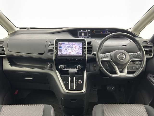 日産 セレナ ハイウェイスター 群馬県 2017(平29)年 5.3万km ダイヤモンドブラック 純正９型ナビ　純正１１型後席モニター　全周囲カメラ　衝突軽減ブレーキ　ハンズフリー両側電動スライドドア　ビルトインＥＴＣ　ドライブレコーダー　クリアランスソナー　オートライト　スマートキー　禁煙車